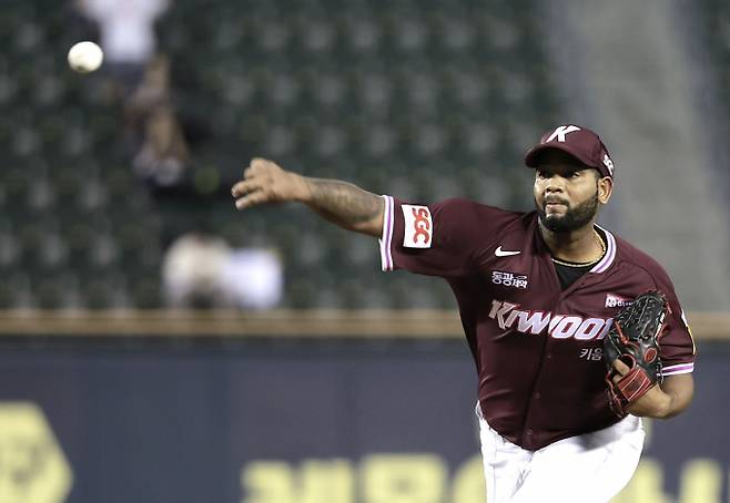 키움 히어로즈 라울 알칸타라가 시즌 9승에 도전한다. 사진은 키움에서 활약 중인 알칸타라의 모습. /사진=뉴시스