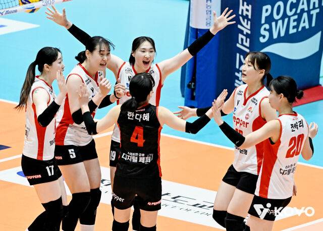 페퍼저축은행 선수단./KOVO