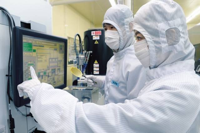 과학기술 인재 유출을 막기 위한 특단의 대책이 필요하다는 목소리가 커지면서 정부가 대책을 이달 중 발표한다. 사진은 과기 분야 정부출연연구기관의 연구개발 모습  [헤럴드 DB]