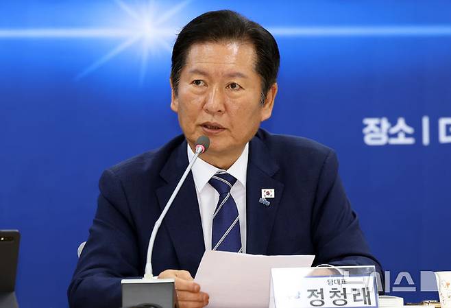 [부산=뉴시스] 하경민 기자 = 정청래 더불어민주당 대표가 23일 부산 동구 부산시당에서 열린 부산·울산·경남 예산정책협의회에 참석, 발언을 하고 있다. 2025.09.23. yulnetphoto@newsis.com