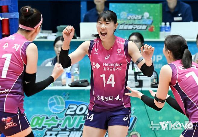 [서울=뉴시스]여자배구 흥국생명 정윤주. (사진=KOVO 제공)