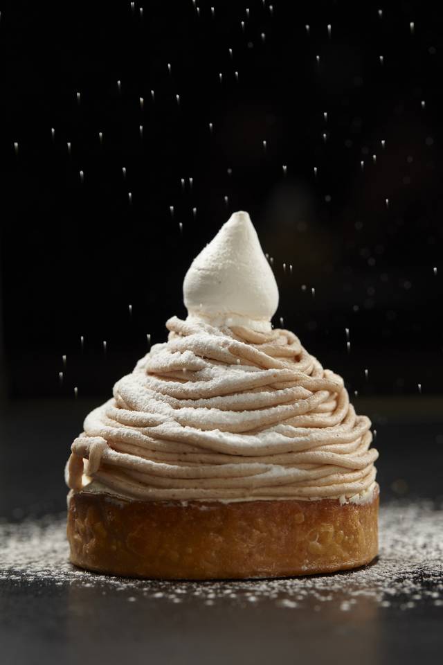 밤 크림을 국수처럼 얇게 짜 올려 만든 몽블랑. 클립아트코리아