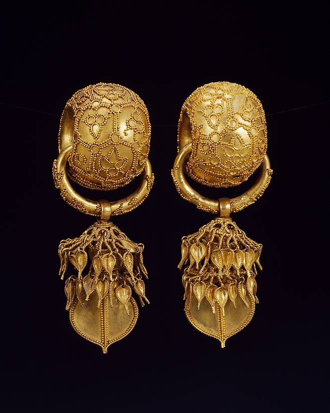 &nbsp;보문동 합장분 금귀걸이. 삼척시 제공