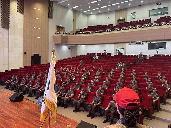 23일 경남 창원시 진해구 해군사관학교 웅포 강당에서 139기 해군 사관후보생 입교식이 열렸다. 후보생들이 입교식을 준비하고 있다. 2025.9.23. 이창언 기자