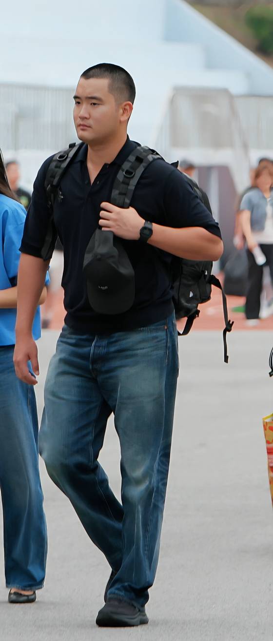 이재용 삼성전자 회장의 장남 이지호 씨가 지난 9월 15일 경남 창원시 진해구 해군사관학교에서 열린 해군 학사장교 사관후보생 입영식 행사장으로 향하고 있다. 사진 제공=삼성전자