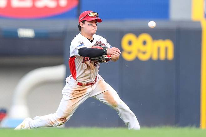 ▲ 2루에서 김선빈이라는 높은 산을 넘기 위해서는 수비 안정화가 필수다 ⓒKIA타이거즈