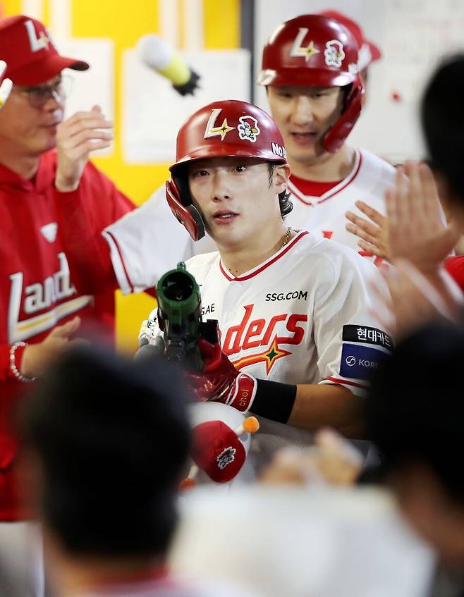 ▲ 6회 투런포를 때리며 최근의 좋은 기세를 이어 간 최지훈 ⓒSSG랜더스