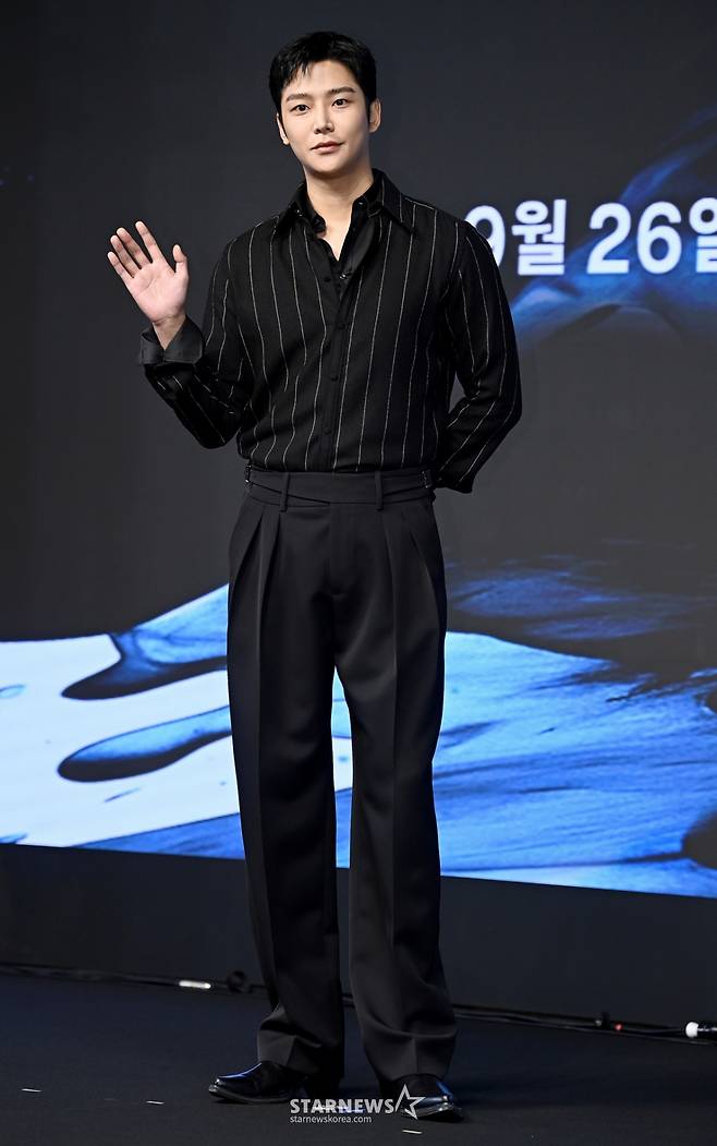 배우 신예은이 23일 서울 강남구 엘리에나호텔에서 열린 디즈니+ '탁류' 제작발표회에 참석해 포즈를 취하고 있다. /2025.09.23 /사진=김휘선 hwijpg@