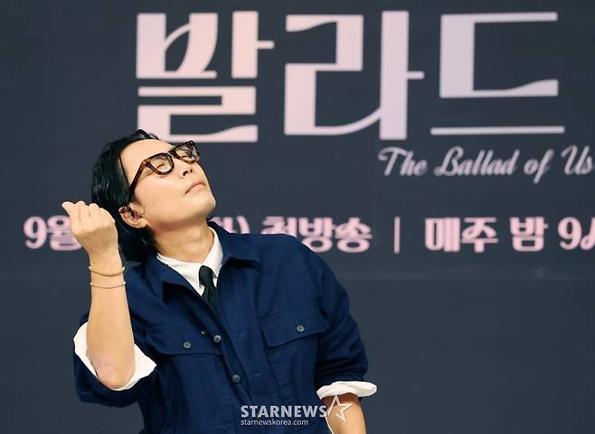 작곡가 정재형이 23일 오전 서울 양천구 목동 SBS에서 진행된 SBS 예능 '우리들의 발라드' 제작발표회에 참석해 포즈를 취하고 있다.  음악 전문가부터 일반 남녀노소까지 150명의 '탑백귀 대표단'이 대중픽 감별사로 나서 새로운 목소리를 찾는 집단 지성 음악 서바이벌 오디션 '우리들의 발라드'는 오늘(23일) 첫 방송된다. /2025.09.2 /사진=이동훈 photoguy@