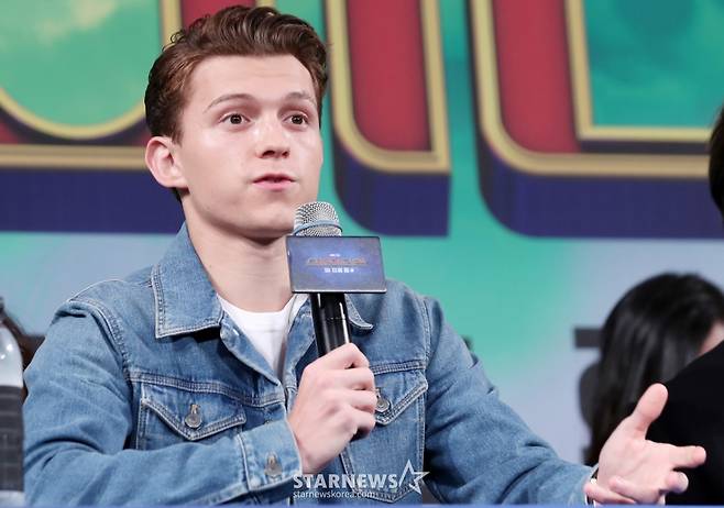 헐리우드 배우 톰 홀랜드가 1일 오전 서울 종로구 광화문 포시즌스호텔에서 진행된 영화 '스파이더맨: 파 프롬 홈' 내한 기자간담회에 참석해 질의응답을 하고 있다.