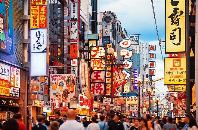 북적이는 오사카 도톤보리 거리