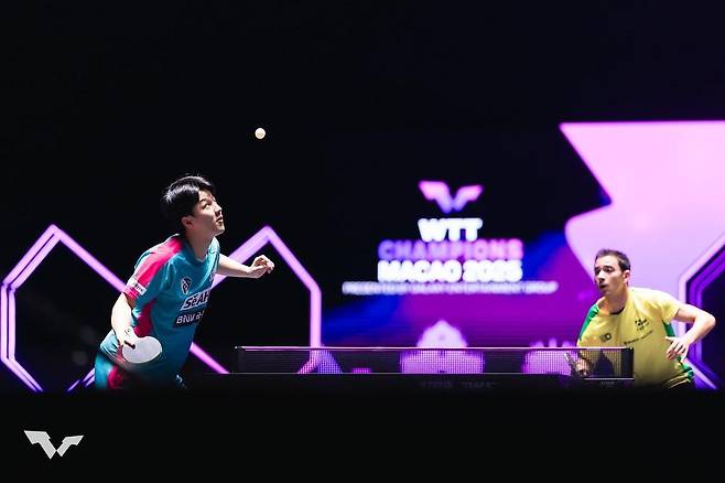 WTT 마카오 챔피언스 경기 펼치는 안재현(왼쪽) [WTT 인스타그램 캡처. 재판매 및 DB 금지]