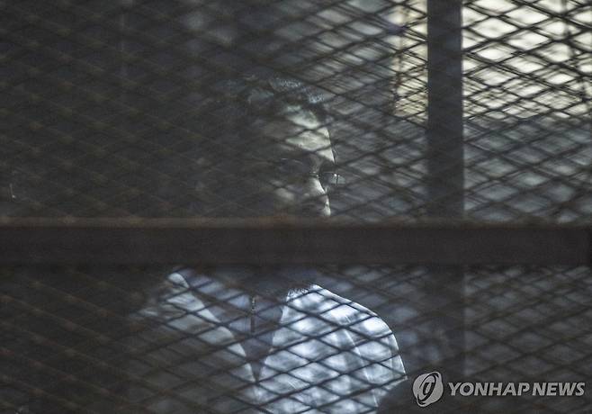 장기 수감됐다 석방된 이집트 저명 민주화 인사 알라 압델 파타 [AP=연합뉴스. 재판매 및 DB 금지]
