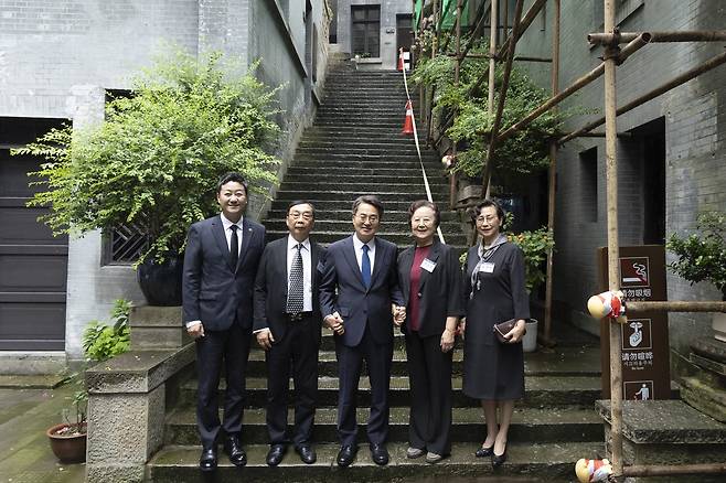 충칭 임시정부 독립유공자 후손들과 자리 함께 한 김동연 지사 [경기도 제공. 재판매 및 DB 금지]