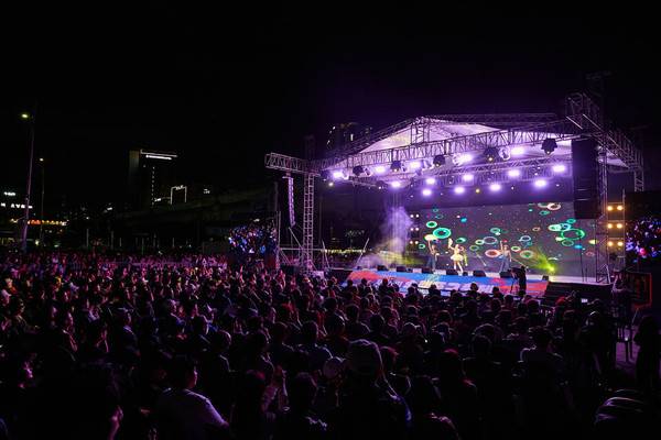 제24회 소래포구축제 공연에 관람객들이 몰렸다. <남동구 제공>