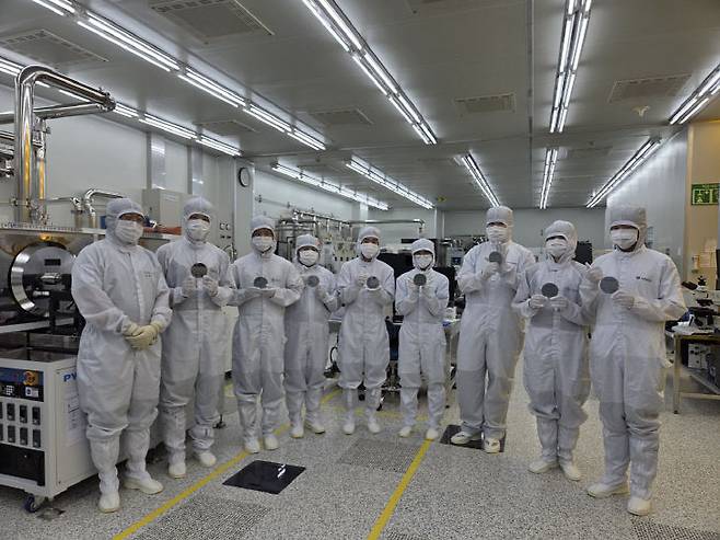 충남반도체마이터고 재학생들이 현장 맞춤형 기술교육인 '반도체 제조공정 이해와 클린룸 실습'을 실시했다. /충남교육청 제공