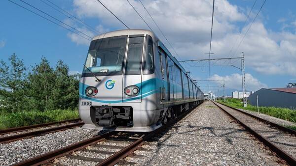 광주도시철도 1호선 구간을 운행하는 전동차. 광주교통공사 등 전국 6개 도시철도 운영기관은 65세 이상 노인 등의 무임승차 손실액에 따른 재정난을 호소하며 정부의 국비 지원을 촉구하고 있다.&nbsp; 광주교통공사 제공