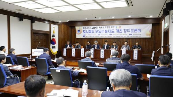 광주교통공사 등 전국 6개 도시철도 운영기관 노사 대표는 10일 도시철도 무임수송제도 개선 정책토론회를 열고 정부를 상대로 무임승차 손실액의 국비 보전을 촉구했다. 광주교통공사 제공