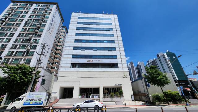 아하그룹의 빌딩 전경 무등록 다단계 판매업 회사를 운영하며 투자자들의 투자금을 돌려막기하는 등 '폰지사기' 범죄로 밝혀진 창원시 마산회원구 아하그룹의 빌딩 전경./전강용 기자/