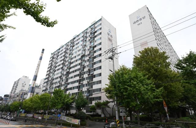 24일 현재 리모델링을 추진 중인 창원시 의창구 팔용동 대동중앙아파트./성승건 기자/