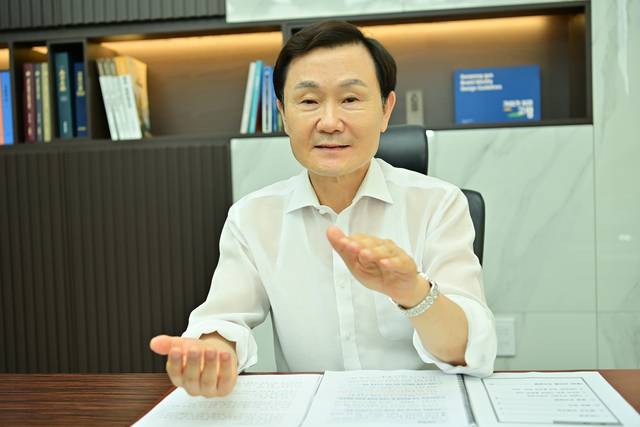 이 군수는 군민과의 소통을 강조하고 있다.