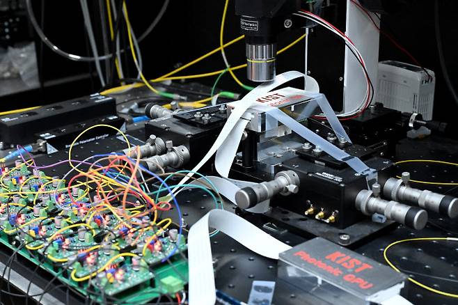 구동중인 양자시뮬레이터.(사진=한국과학기술연구원)