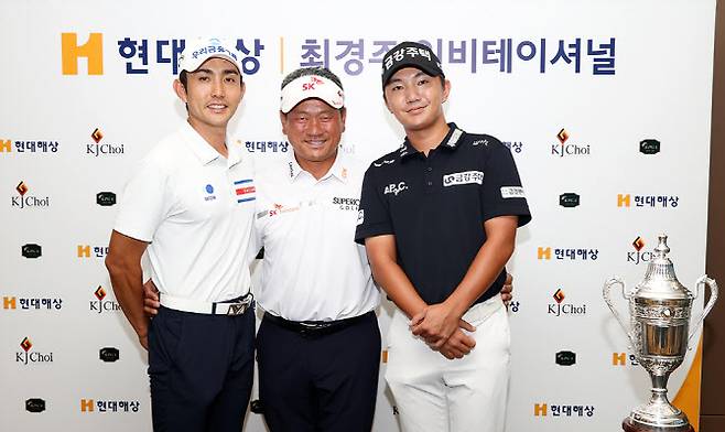 왼쪽부터 이수민, 최경주, 옥태훈.(사진=KPGA 제공)
