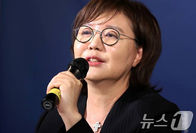 양금희 경북도 경제부지사가 24일 대구 남구 이천동 대구아트파크에서 열린 아시아포럼21 정책토론회에 참석해 취재진의 질문에 답하고 있다. 2025.9.24/뉴스1 ⓒ News1 공정식 기자