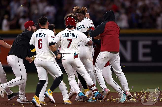 애리조나 다이아몬드백스가 24일(한국시간) 열린 2025 메이저리그 LA 다저스와 홈 경기에서 5-4로 역전승했다. ⓒ AFP=뉴스1