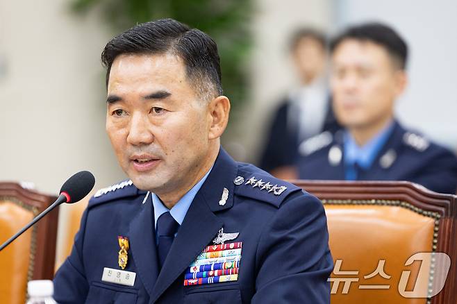 진영승 합동참모의장 후보자가 24일 서울 여의도 국회에서 열린 국방위원회의 합동참모의장후보자 인사청문회에 출석해 의원 질의에 답하고 있다. 2025.9.24/뉴스1 ⓒ News1 유승관 기자