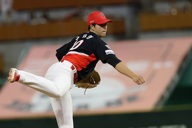 KIA 신인 김태형이 23일 인천SSG랜더스필드에서 열린 2025 KBO리그 SSG전에 선발 등판해 역투하고 있다. 사진 | KIA 타이거즈