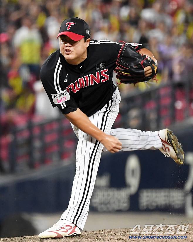 24일 광주 기아챔피언스필드에서 열린 KIA 타이거즈와 LG 트윈스의 경기. LG 장현식이 역투하고 있다. 광주=박재만 기자 pjm@sportschosun.com/2025.08.24/