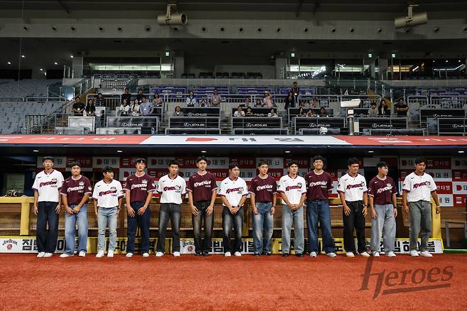 키움 히어로즈 2026년 신인 선수들이 24일 고척 KIA 타이거즈전에 진행된 환영 행사에 참석했다. 사진제공=키움 히어로즈