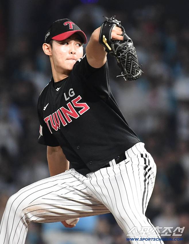 24일 창원 NC파크에서 열린 KBO리그 NC와 LG의 경기. 투구하고 있는 LG 김영우. 창원=송정헌 기자songs@sportschosun.com/2025.09.24/