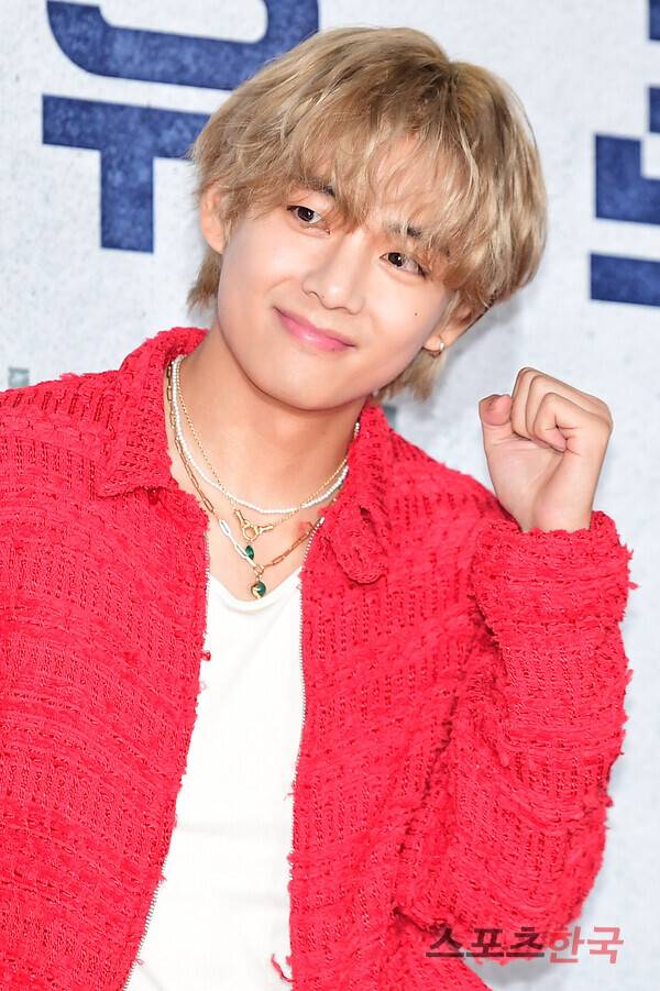 영화 '콘크리트 유토피아' VIP시사회에 참석한 방탄소년단 뷔. ⓒ이혜영 기자 lhy@hankooki.com