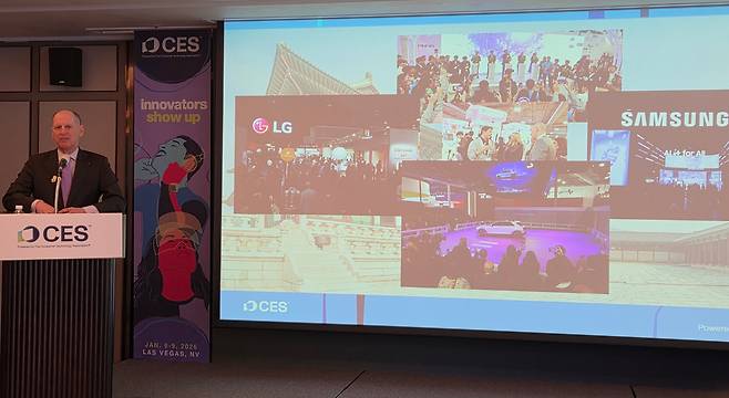 게리 샤피로 CTA CEO가 24일 서울 강남구 조선팰리스에서 열린 기자간담회에서 발표하고 있다./최지희 기자