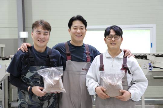 연암대 귀농지원센터 수료생들이 합심해 창업한 바이오 스타트업 태흥의 (왼쪽부터)정기형 대표, 강조웅 이사, 김정우 이사. 박하늘 기자