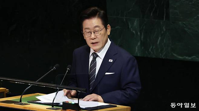 이재명 대통령이 23일(현지시간) 미국 뉴욕 유엔 총회장에서 기조연설을 하고 있다. 2025.09.24 뉴욕=송은석 기자 silverstone@donga.com