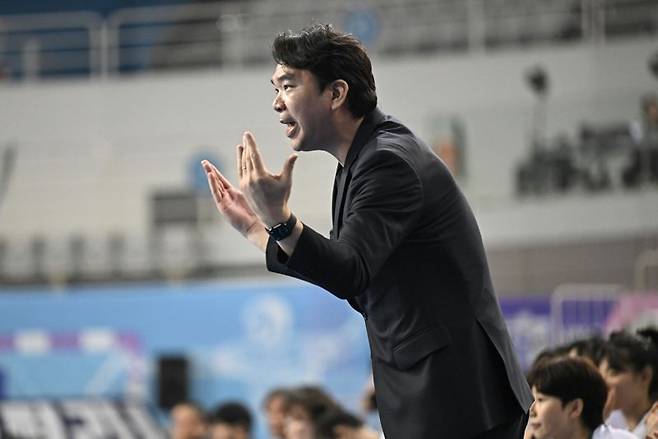 신창호 부산시설공단 여자 핸드볼팀 감독. 한국핸드볼연맹 제공