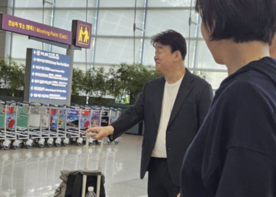 21일 백종원 더본코리아 대표가 인천국제공항에서 포착됐다. 연합뉴스.
