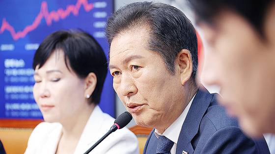 더불어민주당 정청래 대표가 24일 서울 여의도 국회에서 열린 최고위원회의에서 발언하고 있다. 연합뉴스