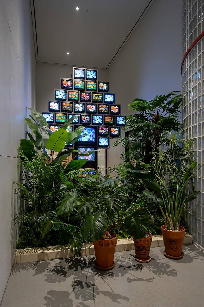 M4층에 전시된 백남준 작가의 작품. Apple Tree, 1995. /(c) DAELIM CULTURAL FOUNDATION