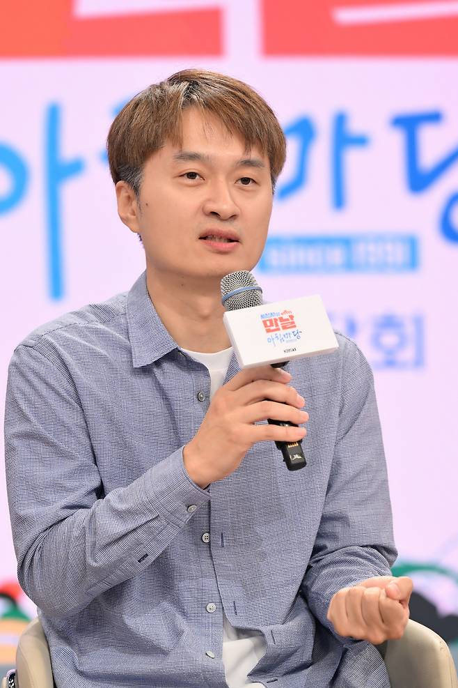 KBS <아침마당> 연출은 맡은 김대현 PD가 24일 서울 영등포구 KBS 본관에서 열린 1만회 기념 기자간담회에서 질문에 답하고 있다. KBS 제공