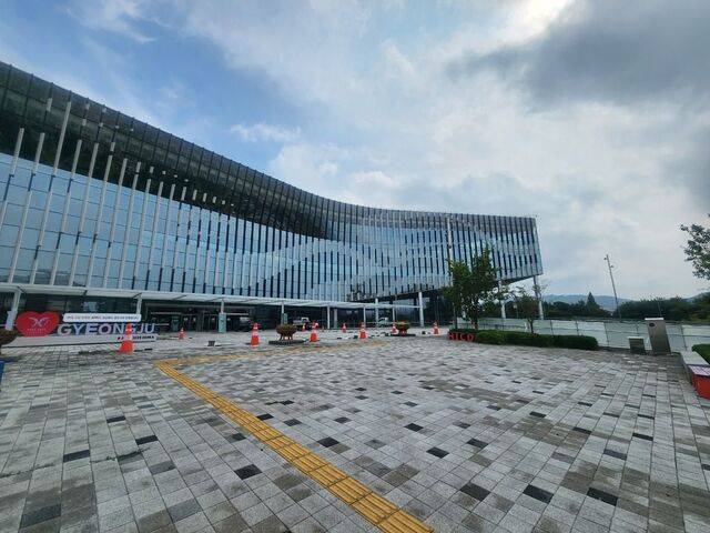 24일 아시아태평양경제협력체(APEC) 정상회의 준비가 한창인 경북 경주화백컨벤션센터(HICO) 전경.