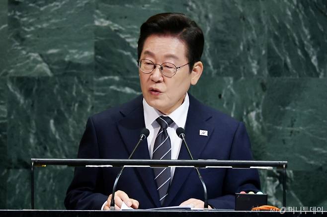 (로이터=뉴스1) 황기선 기자 = 이재명 대통령이 23일(현지시간) 미국 뉴욕 유엔 본부에서 열린 제80차 유엔 총회에서 기조연설을하고 있다.  ⓒ 로이터=뉴스1  Copyright (C) 뉴스1. All rights reserved. 무단 전재 및 재배포,  AI학습 이용 금지. /사진=(로이터=뉴스1) 황기선 기자