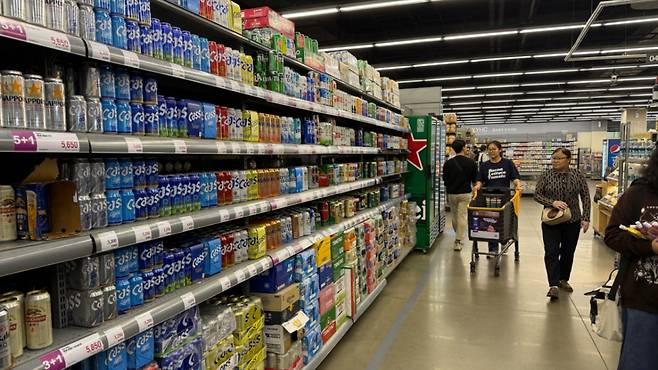 몽골 울란바토르시에 위치한 이마트 3호점에 한국상품들이 대거 진열돼 있다/사진=김민우 기자