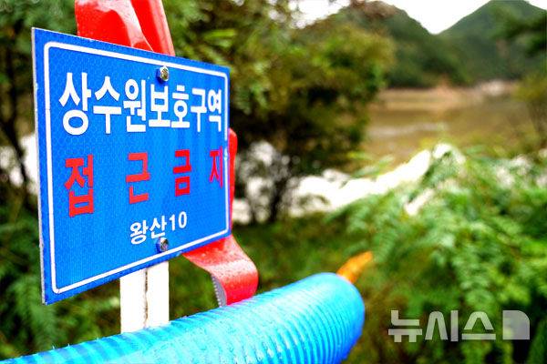 [강릉=뉴시스] 김태겸 기자 = 지난 21일 강원 강릉시 왕산면 오봉저수지의  저수율이 50%를 보이고 있다. 2025.09.24. patk21@newsis.com