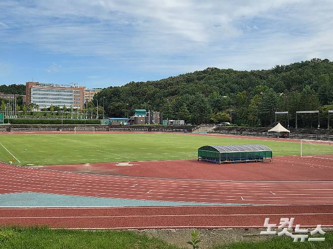 제1종 육상경기장이었던 한밭종합운동장이 폐쇄된 후 육상훈련지로 쓰이고 있는 충남대 종합운동장. 박우경 기자
