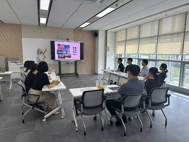 고양영어도서관 디자인 개발 중간 보고회. 고양시 제공