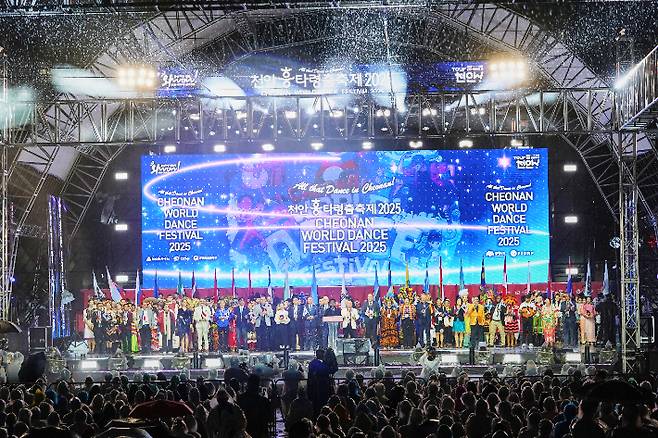 천안흥타령춤축제 개막식 모습. 천안시 제공